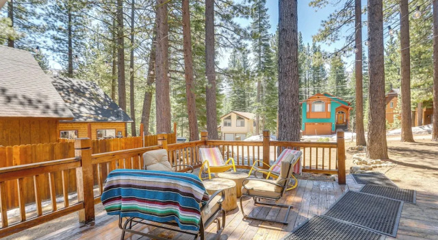 Коттедж Tahoe Home in the Pines: Quiet Neighborhood!