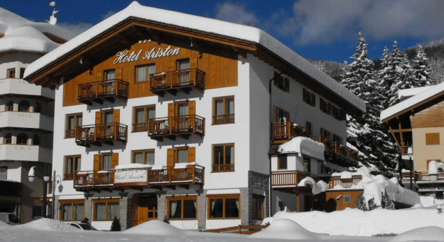 Hotel Ariston ***S, Забронировать Отель Отели Мадонна-ди-Кампильо 3 звезды, рядом с Кресельный подъёмник Гросте (нижняя станция), 3*