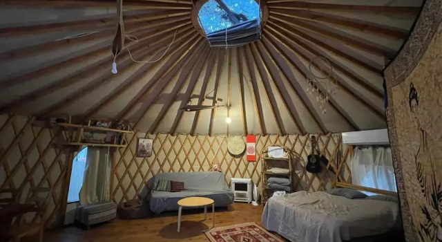 Шале c 1 комнатой с балконом Yurt Located in a Little oak Grove