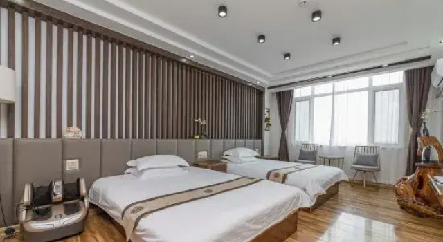 Кровать в общем номере Haifeng Inn