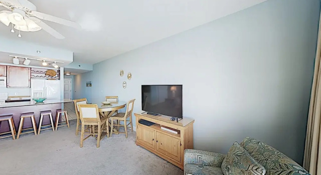 New Listing! Gulf-view Haven: 5 Pools, Near Beach 2 Bedroom Condo, Забронировать Апартаменты/квартира Панама-Сити Панхэндл Флорида, рядом с Загородный клуб "Сигнал Хилл"