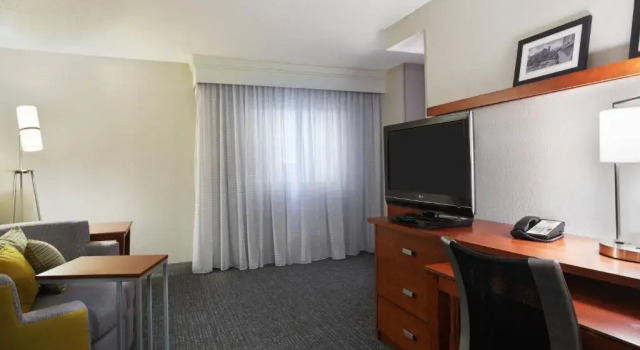 Двухместный люкс c 1 комнатой Courtyard by Marriott Little Rock Downtown