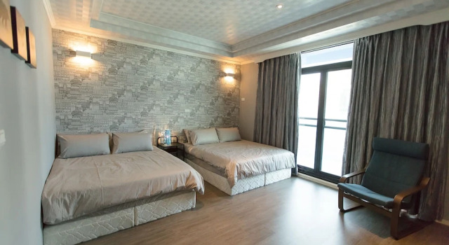 Четырёхместный номер Standard с балконом Wahaha House