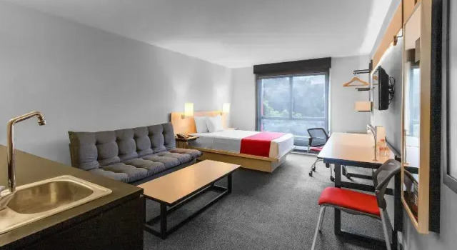 Camera doppia Superior con balcone City Express Plus by Marriott Guadalajara Expo