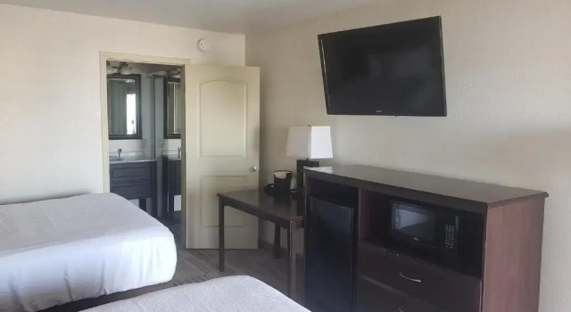 Четырёхместный номер Standard Grand Texan Hotel and Convention Center
