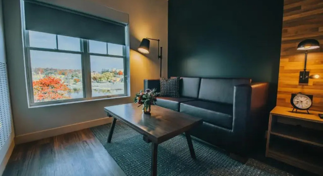 Двухместный номер Deluxe с видом на озеро voco Saranac Lake NY - Waterfront by IHG