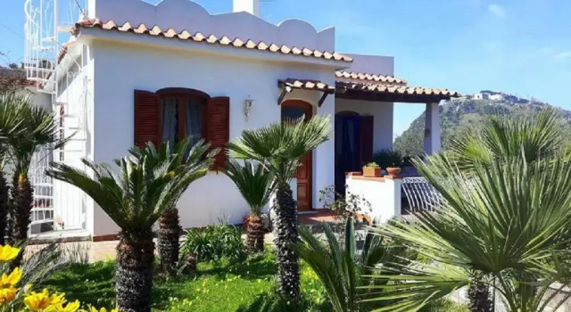 Коттедж Holiday Apartments