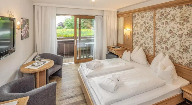 Двухместный номер Classic с балконом Gartenhotel Crystal