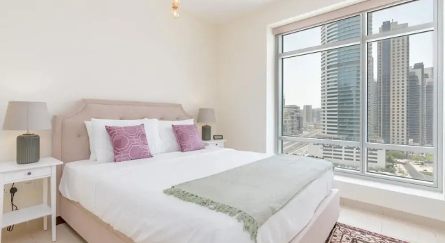 Lux BnB 2BD Amazing Burj View, Забронировать Отель «постель и завтрак» Даунтаун Дубай , рядом с Дубайский аквариум