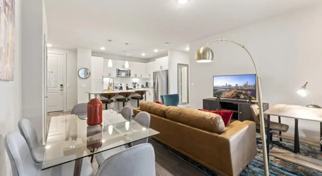 Cozy Chic 2BR King Suite Close to DT Domain UT