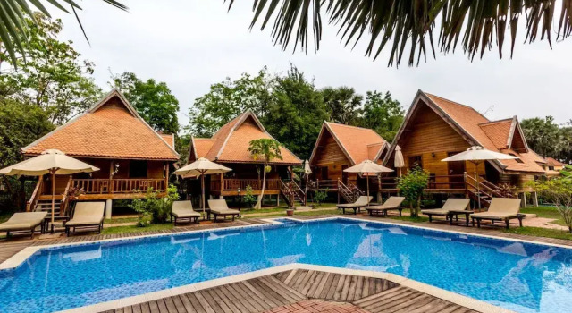 Трёхместный номер Deluxe с видом на бассейн Angkor Heart Bungalow