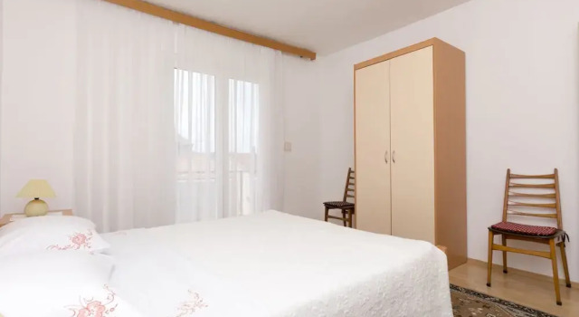Apartments Visnja, Забронировать Апартаменты/квартира Отели Примоштен с парковкой, рядом с Частный Пляж «Виллы Мирьяна», Парковка