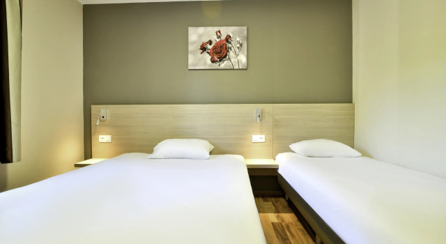 B&B HOTEL Bollène, Prenota Bed & breakfast Hotel a Alvernia con parcheggio, Parcheggio