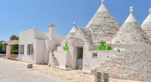 Trulli Quattro Cinque, Book Hotel Hotels in Murgia with Parking, Parking