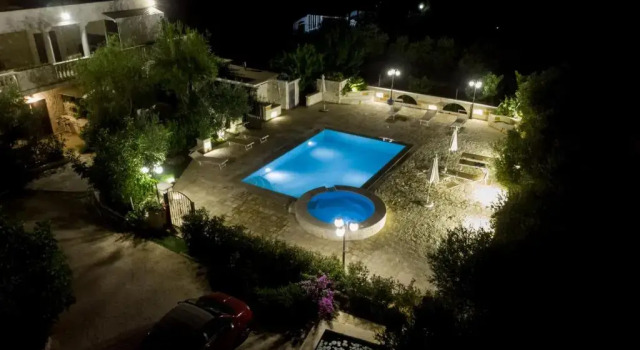 Apartment garden suite in Villa Mariella