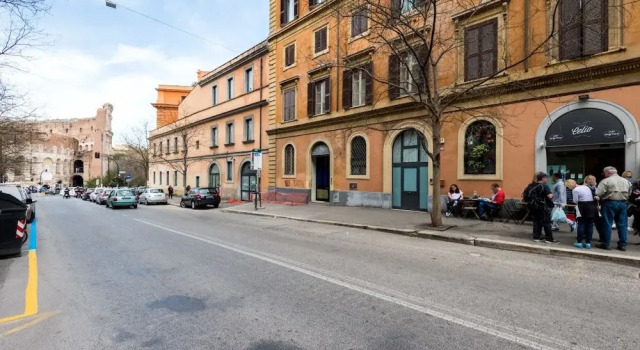 Charming Flat 1 Minute on Foot From Colosseum, Забронировать Отель Рим Лацио, рядом с Piazza della Madonna dei Monti