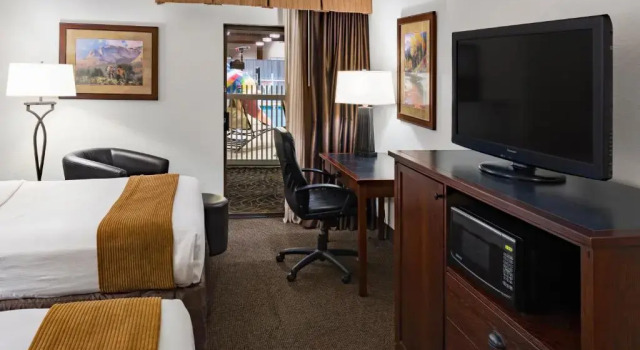 Четырёхместный номер Standard с видом на бассейн Ramkota Hotel & Conference Center