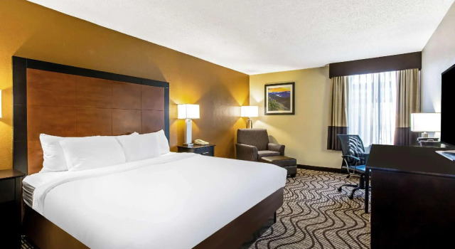 Двухместный номер Standard Garner Hotel Wytheville East by IHG