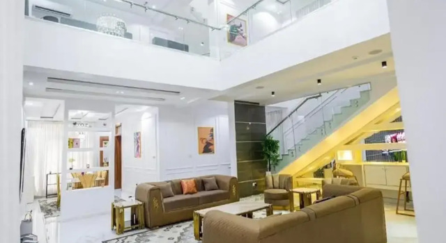 6 bedroom mansion in lekki phase 1, Rezerwuj Willa Wille w Eti-Osa, Willa