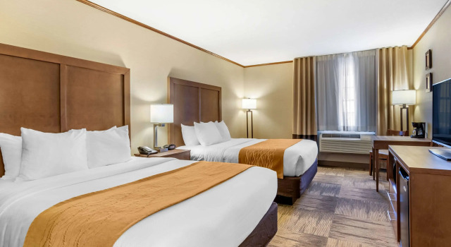 Четырёхместный номер Standard Comfort Inn Sedalia Station