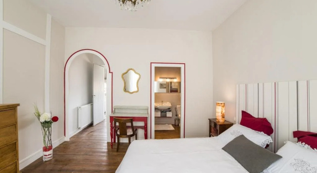 Bed and Breakfast La Cordonnerie, Varaa Hotelli Villandraut Gironde