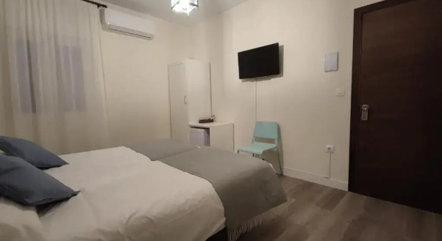 Hostal Andalucía, Забронировать Отель Чипиона Коста-де-ла-Лус, рядом с Памятник Росио Хурадо