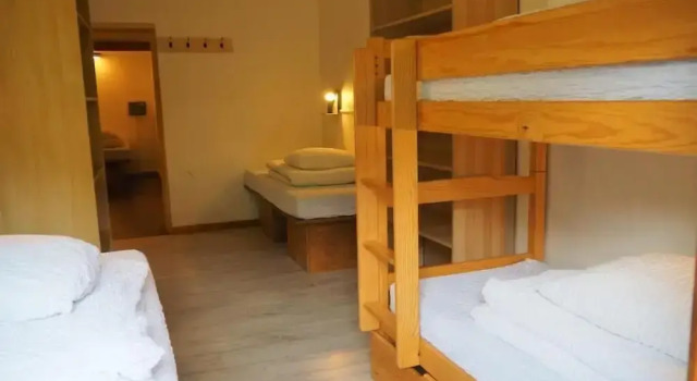 Кровать в общем номере (женский номер) Auberge de Jeunesse HI La Clusaz