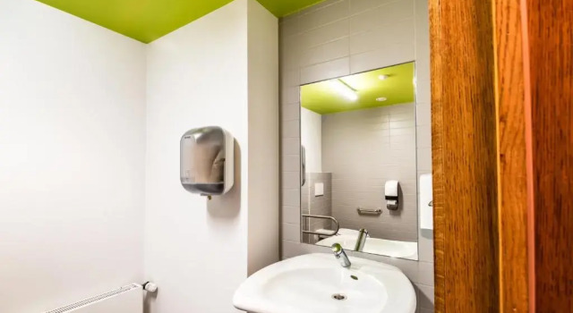 Кровать в общем номере (женский номер) HI Liège Hostel