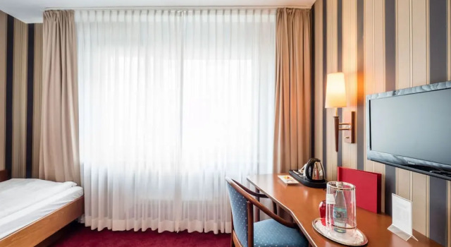 Hotel Deutsches Haus, Забронировать Отель Бонн - центр города Бонн, рядом с Дом Бетховена