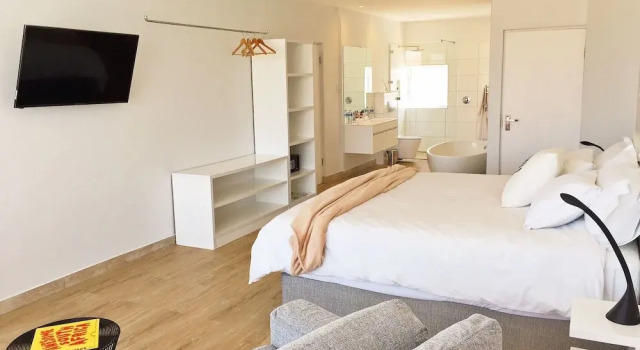 Люкс Executive Peach on Beach Boutique Guesthouse