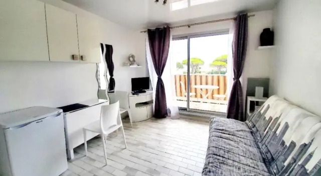 Studio cabine le grau du roi 6 min de la plage à pied, Rezerwuj Hotel Hotele w Camargue z parkingiem, Parking
