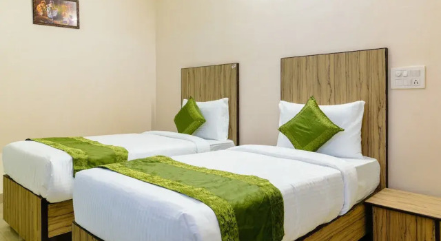 Treebo Trip Golden Villa, Забронировать Вилла Нойда штат Уттар-Прадеш