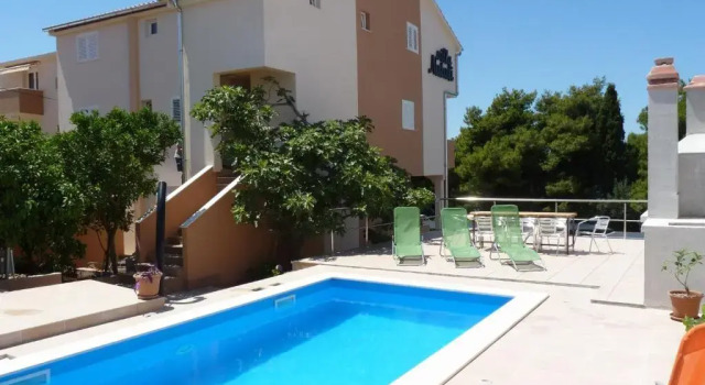 Апартаменты Comfort Apartments Villa Natali - Heating Pool