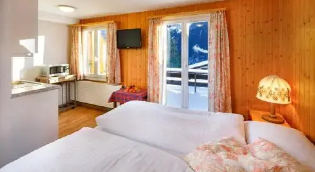 Chalet Altenhaus, Забронировать Шале Отели Гриндельвальд с парковкой, рядом с Горнолыжный подъемник Фирстбан, Парковка