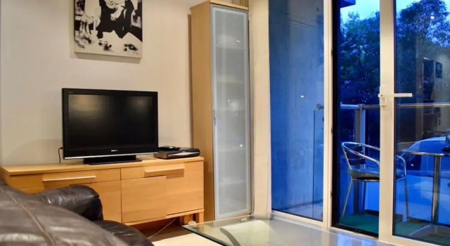 Студия с балконом Minimal Studio With Views Over Battersea Park