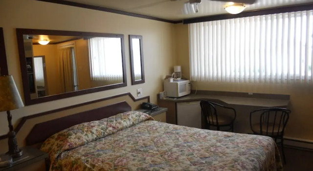Четырёхместный семейный номер Standard с 2 комнатами с видом на сад Motel Normandie