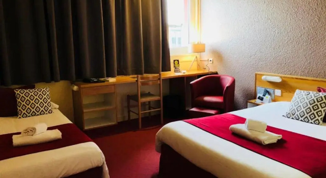 Трёхместный номер Standard Logis Hôtel Atrium Epinal Golbey