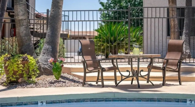 Апартаменты 215 Fully Furnished 1BR Suite-Outdoor Pool! by RedAwning