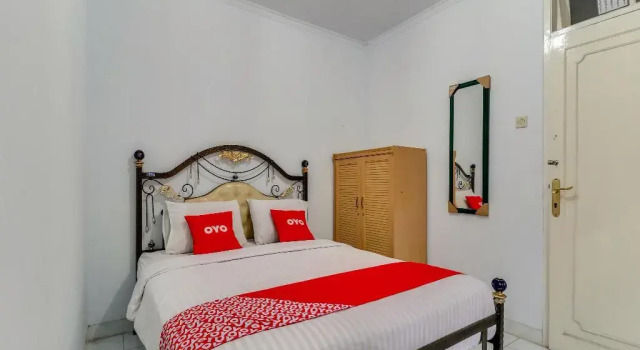 OYO 90014 Green House Cipanas, Book Hotel Cipanas West Java