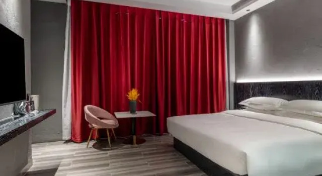 Люкс Comfort Choose Love Hotel (Pu'er High Speed Railway Station Branch)