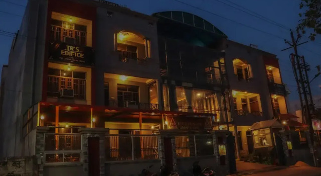 TR'S Edifice - A Luxury Guest House