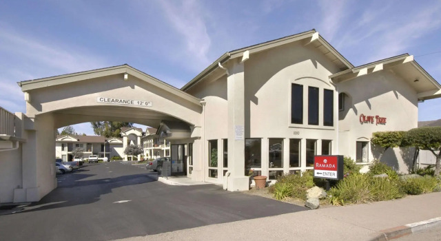Люкс с 2 комнатами Olive Tree Inn & Suites, a Howard Johnson by Wyndham
