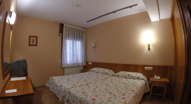 El Pilar, Book Hotel Hotels in Aragon with Parking, Parking