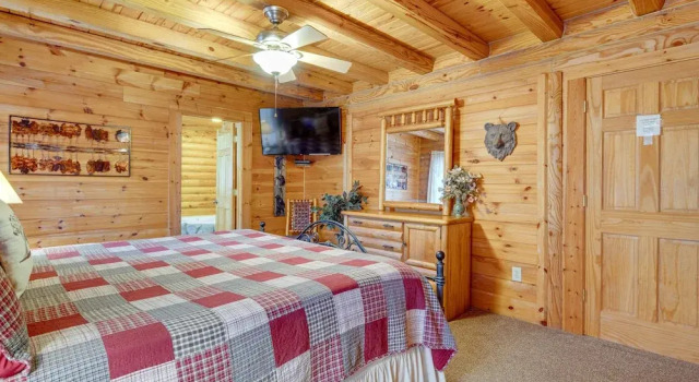 Pet-friendly Cabin w/ Loft: 5 Mi to Lake Lure!