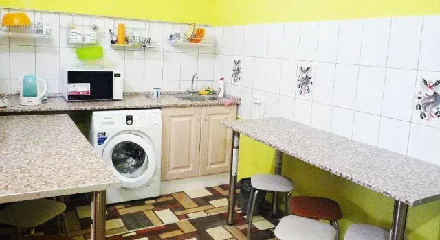 Hostel Barneo, Забронировать Хостел Отели Алтайского края с парковкой, рядом с Многофункциональный спортивный комплекс «Титов Арена», Парковка