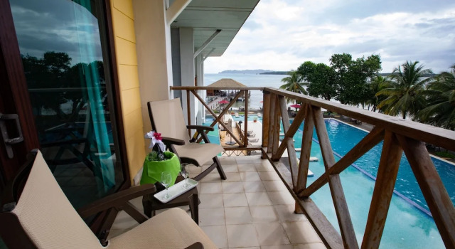Двухместный полулюкс с балконом и рядом с пляжем Playa Tortuga Hotel Beach And Resort