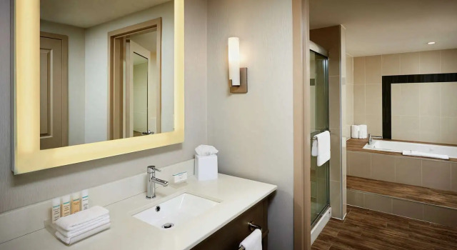 Люкс Homewood Suites By Hilton North Bay