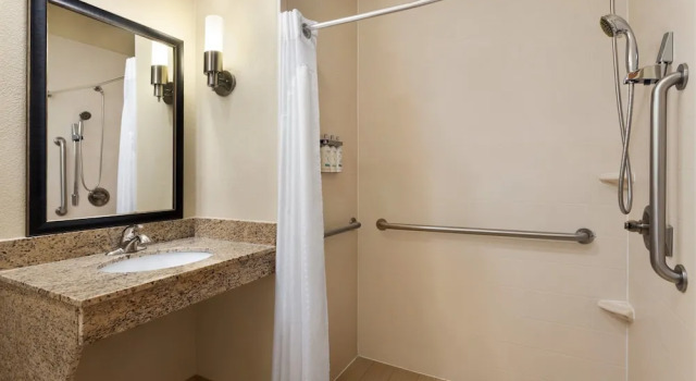 Двухместный номер Standard Holiday Inn Express Hotel & Suites Edmond by IHG
