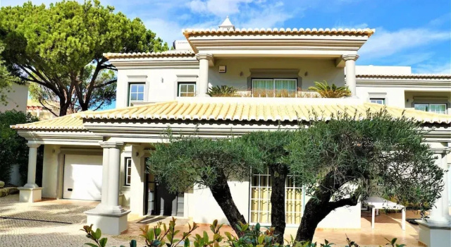Exceptional Villa With Swimming Pool Close to Beach & Golf. Ideal for Families, Buchen Sie Villa Cottages in Algarve, Cottage