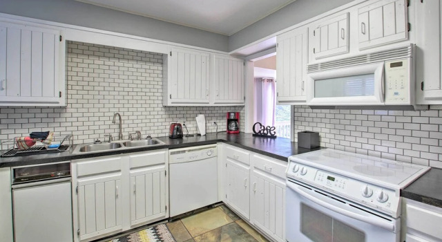 Апартаменты Lake-view Balcony: Sunny Hot Springs Condo!